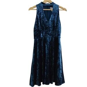 London Times Blue "Crushed Velvet" Choker Neckline With Deep V Dress Size 2